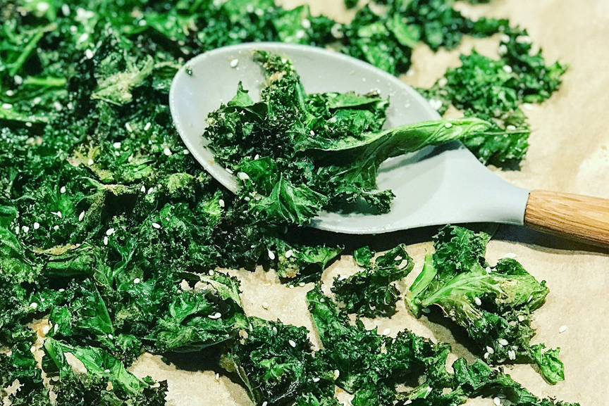 Healthy & Cheezy Kale Chips