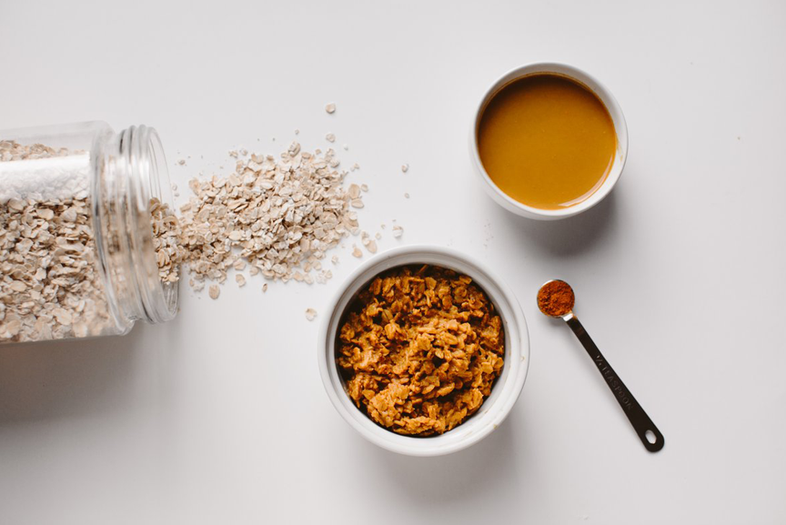 Acacia fiber and turmeric with oats in a bowl.